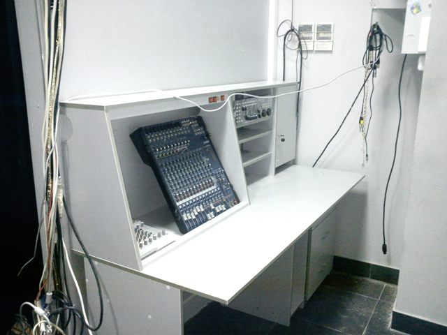 стол для звукооператора в Космос